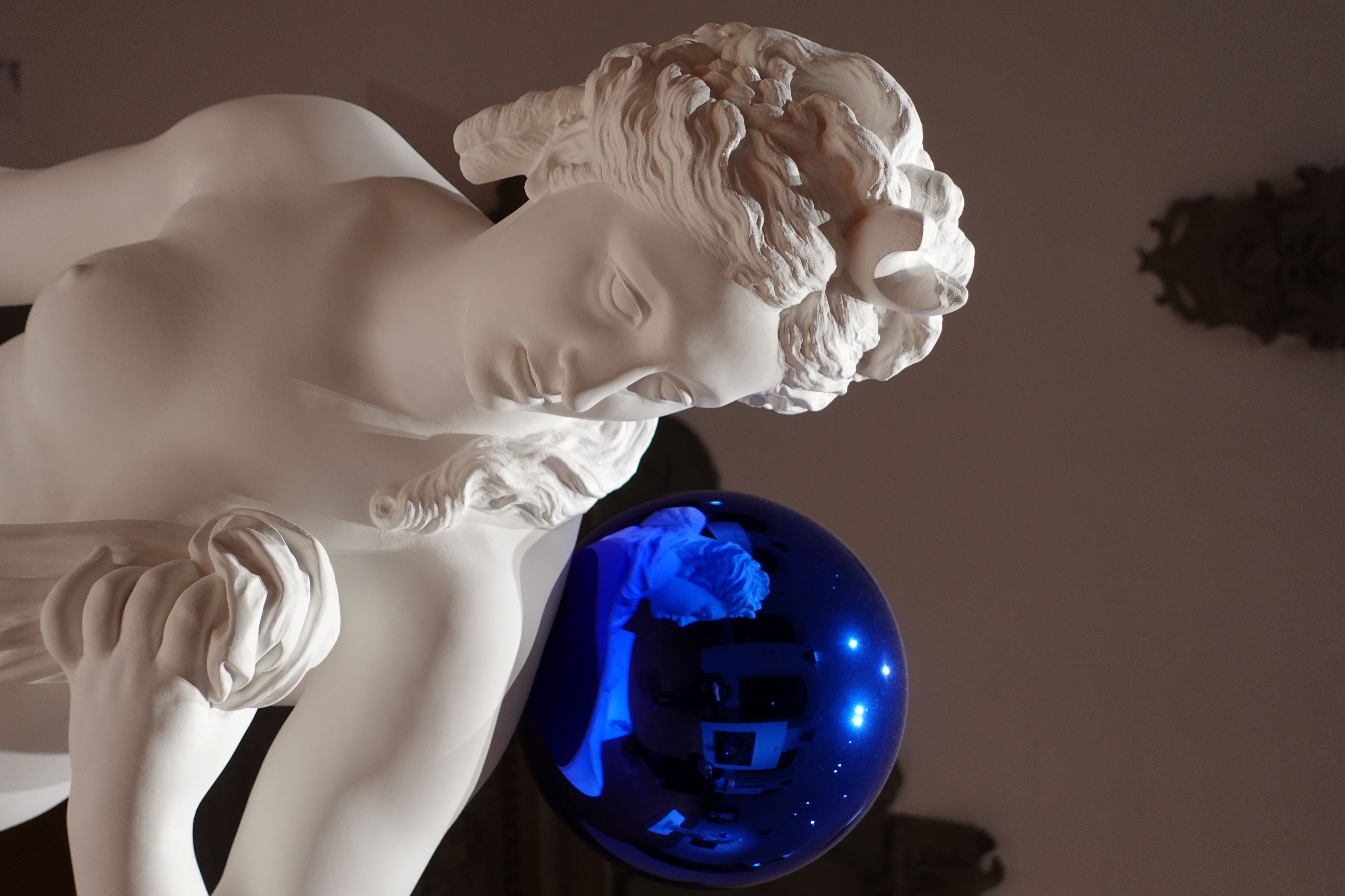 Shiny Intruder - Jeff Koons in Florence — a provocative collision between Renaissance beauty and the polished language of contemporary art.